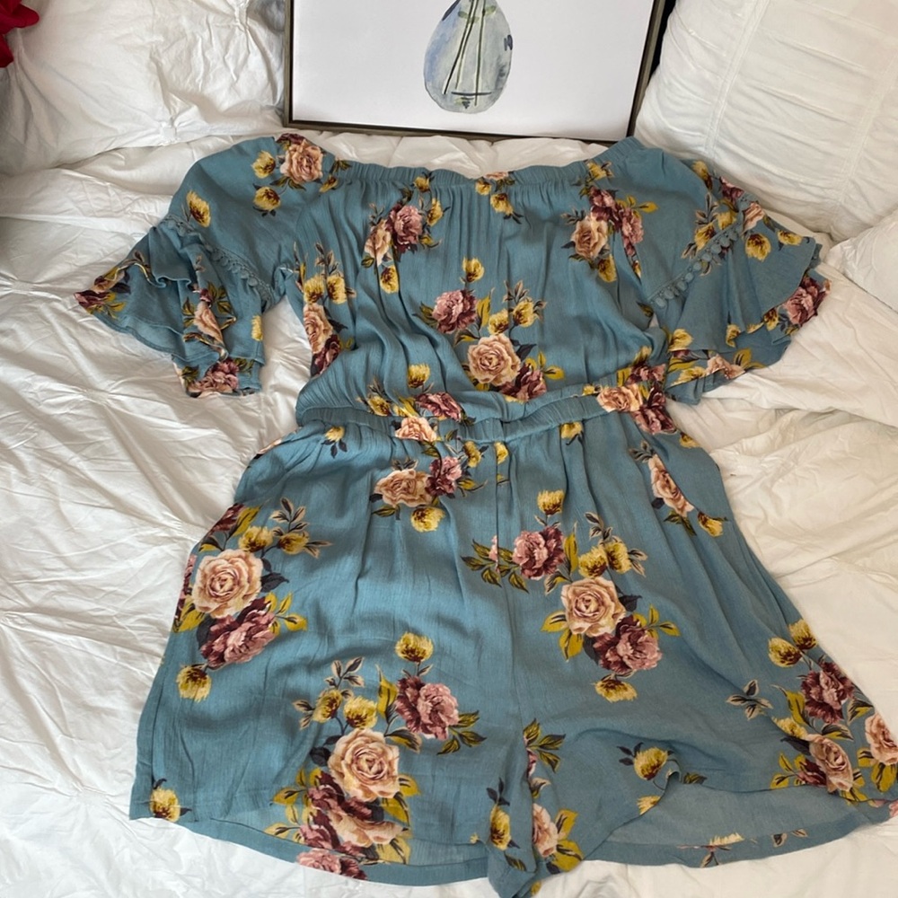🌸🌺Floral Off-Shoulder Romper🌸🌺